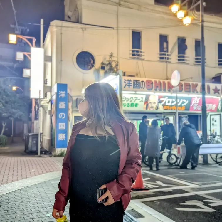 通天閣⁉️めちゃくちゃ危険な映画館にゆいママを連れて💖
チケット購入後💦いきなり大勢に取り囲まれて💦💦💦💦
キスやお