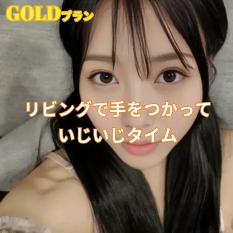 コスプレで　手でイジイジオナニー
気持ちよくて広げちゃった