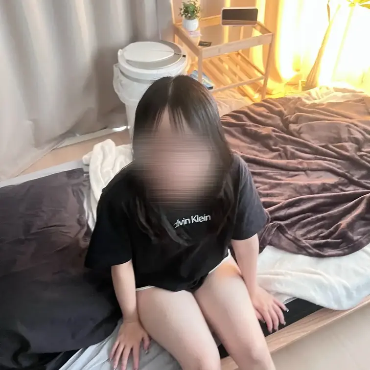 彼氏持ちなのに色んな男とヤリまくってるヤリマンOLちゃん

今日も「家行っていい？」って連絡来て抱かれに来ました。