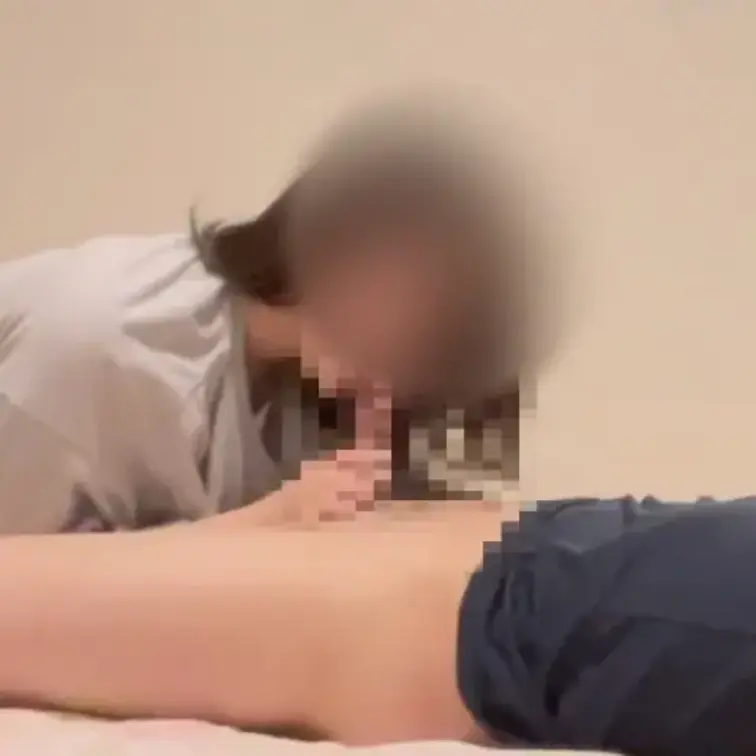 【前戯のみver.】寝っ転がってる旦那を見つけたので、すぐさまカメラを回して襲いかかりました♡

フルver.の内容