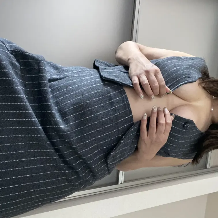 巨乳OLファッション妻② パンストも脱いでブラ外してなんといってもパンティずらして…少し触ってたらなにやら不思議なクパク