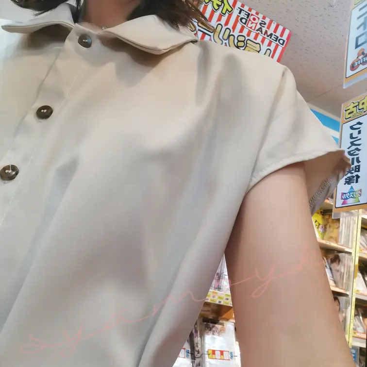 投稿の仕方がまだよくわからないけど、できたかな
夏の活動でよく着てたワンピ！
前開きですっごく便利なの♪
ボタンで