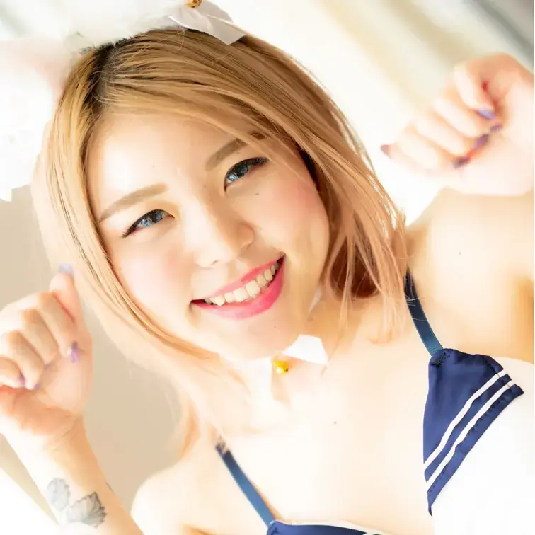 美脚が素晴らし過ぎるＡＶ最年少と…中出し×２連発！

「ハァッ！イッちゃうーっ！！」
ヤッた数は三桁超えという「自
