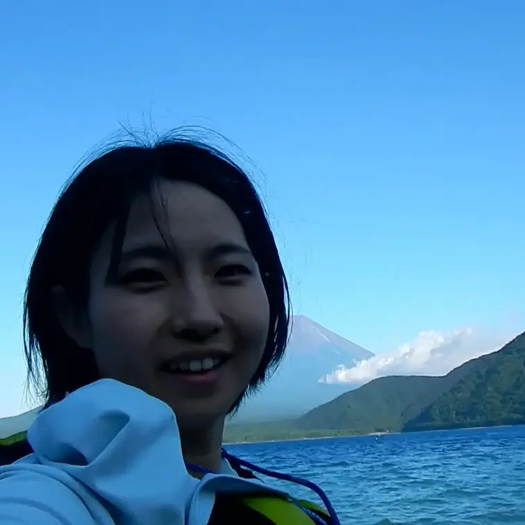 湖でカヤックに乗ります。