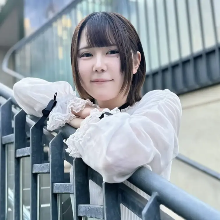 #64 RINO(21) 大学生

今回ご紹介する女の子は、
顔良し、スタイル良し、声良し、感度良しの
4拍子揃