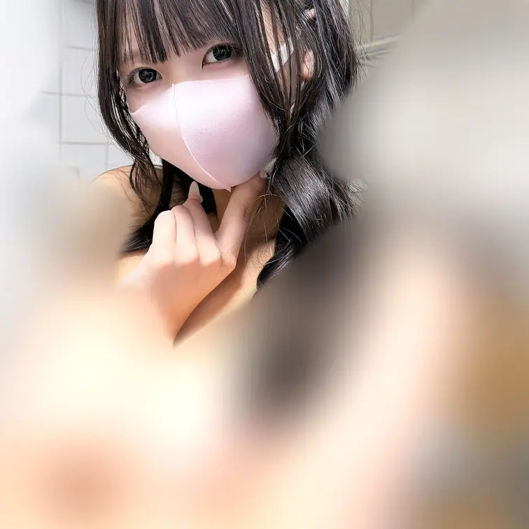 今夜、21時。
丸出しの私に挑戦します😖

あーにゃのおっぱいをもっとみたいって声があったので
前回の下着なしよ