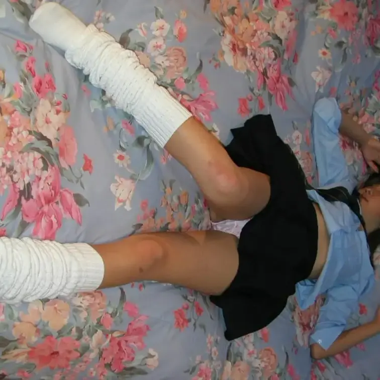 こちらの18歳合法制服L○Kちゃんの中出し性行為を撮影した猥褻動画を会員ページで配信中で〜す❤️