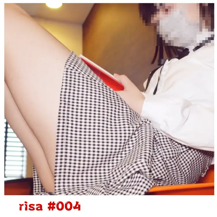 [risa 妄想#004] ノートの上、指先が迷う午後。


なんとなく目に留まった女性がいた。
もちろん、話し