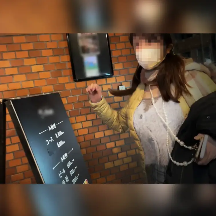【無料】家出女子が3日間だけ泊めてと誘惑してきた。
急遽会うことになった女子が最寄駅まで来てくれた😎話してみると3日前