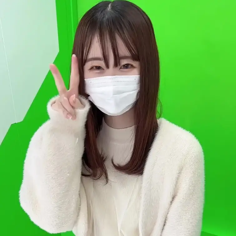 【"リピート"清楚系な敏感細身美女と再び中出しSEX。じっくり敏感なところを責め続けて焦らしプレイ、我慢できなくなって愛液垂れ流しまくる淫乱女にガン突きしたら超喜んでて最高】





【内容】 
少し前にホテルでイラマしてるところを撮影した美女から、また連絡が来た。
あの時はセックスせずに解散したから、欲求不満だったらしい。
今回は完全ハメ撮りする約束をし、
待ち合わせてホテルへ。

今日の雰囲気は、前回より色気高くて、かなりエロいお姉さん感ハンパなかったです。
ホテルまで歩いているときも、男共が振り返る振り返る。
まぁこんな顔が既にエロい子が歩いていたら、そうなるのは分かる。

パーマをかけたのか髪型にもさらに色気が増した感じです。
やはりフェラはかなり上手くて、
乳首とちんこの気持ち良いところを良い感じに刺激してくれます。

やはり愛嬌のあるタイプはやりやすいですね。
こちらからも手マンしてあげると、
敏感すぎてすぐにイッちゃうザコまんこでした。

ちんこが欲しすぎて、「私のおま●この中に入れてぇ♥」と言ってくる淫乱女。
挿入れるとかなり締りが良くて、めちゃくちゃ気持ちいい名器持ちでした。
これは男が沼るわ。
バックでガン突きすると「あぁ～～！！気持ち良ぃ～！！♥」と大絶叫。
喘ぎ声まで超エロいです。

最後はもちろん中出しします。
「中にいっぱい出してぇ～～！！♥」と言わせてからの膣奥射精。
かなり気持ち良かったので、リピート確定です。

お気に入りの顔なら「いいね」「ブクマ」お願いします。またハメ撮りしてくる基準にします🔥 (1/2)