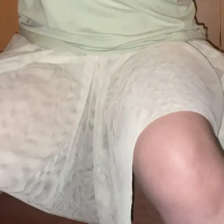 変態娘ちゃんと飲みに行きました！   

掘り炬燵に潜入です。 
今日は薄黄色のパンティでした✨とにかく観察をしま