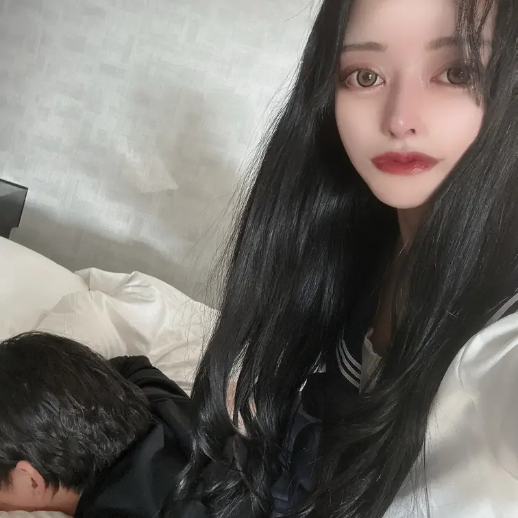 【はじめてのイメプ～美人女子生徒×変態教師、スク水クンクンから始まる主従関係～】

生徒のスク水を嗅いでいるところを