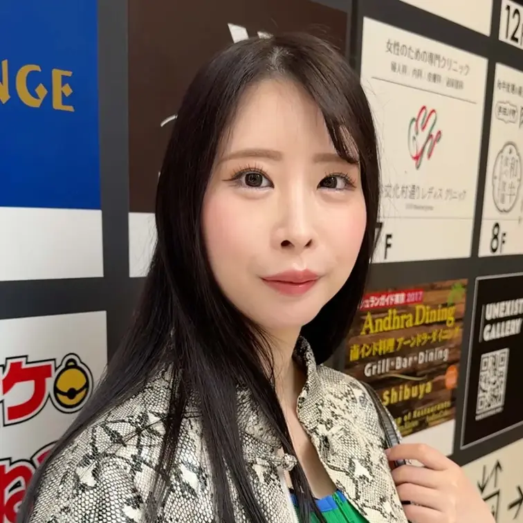 #385【ERIKA 25歳】
今回ストリートスナップに協力してくれたのは、イケイケなストリートファッションがオシャレなERIKAちゃん😎

黒の下着がお似合いです😆

色気のあるお姉さんでした💞

※動画、写真の無断転載は著作権侵害となり、10年以下の懲役又は1000万円以下の罰金が課せられます。
発見次第、法的措置を取らせていただきます。 (1/2)