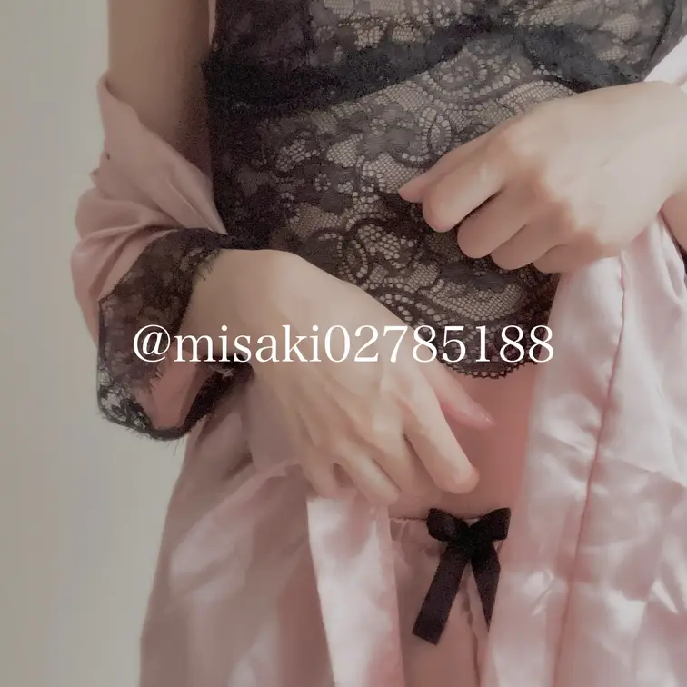 黒いリボンがついてるのもかわいいでしょ🥰
まだまだかわいいお写真が撮れそうだから、ナイトガウンのお写真あしたからも続け