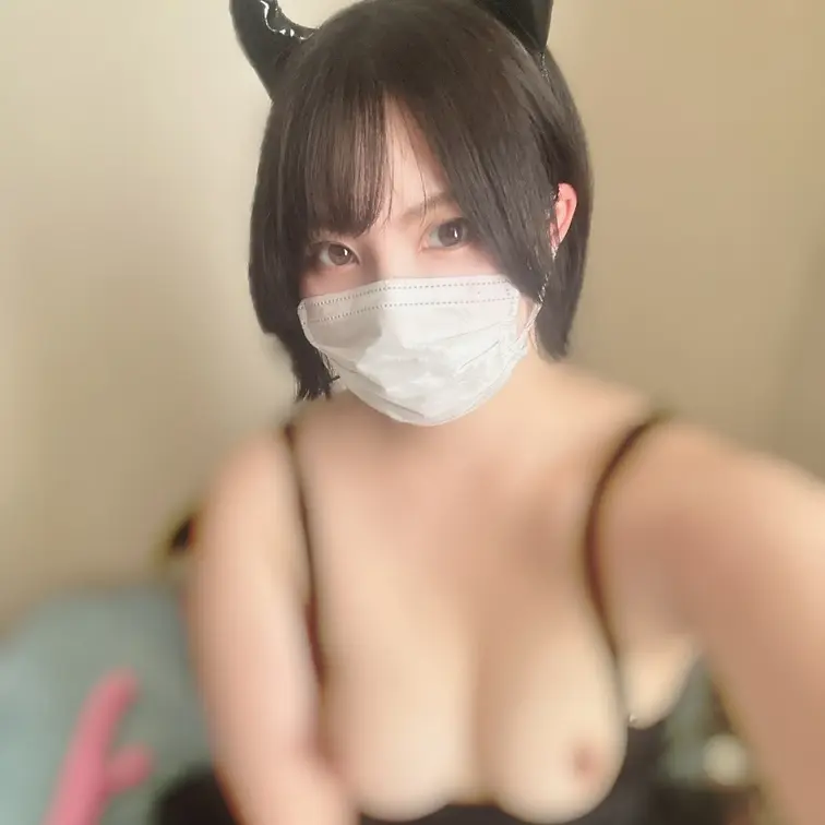 本編マスクあり顔出しになります🫶💕
小悪魔風のコスプレ見つけちゃいました😈💕
しばらくぶりにしたら気持ち良すぎてイキ