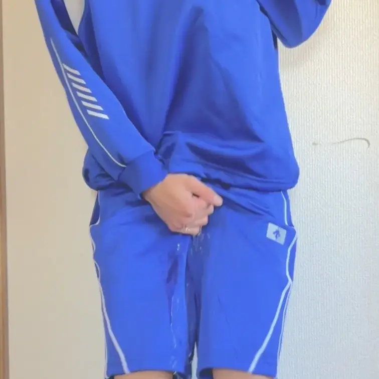 〜語り手風〜
放課後、教室に誰もいなくなってから、ずっと我慢してたんだ。体育の授業で汗びっしょりになった体操服が肌に張