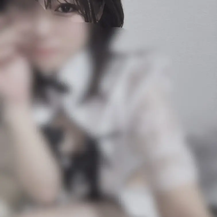 白チャイナコス自撮り🫶🏻‎🐼