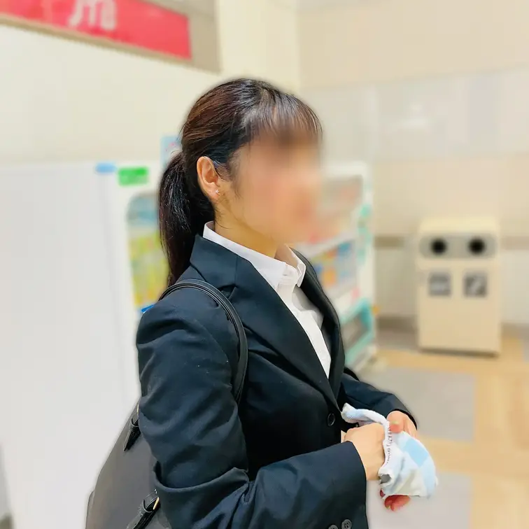 「手...びしょびしょですよ」

『あー、こんなのホラ、ぶんぶん振れば、ほれ』

「ちょっ...水、飛んできます