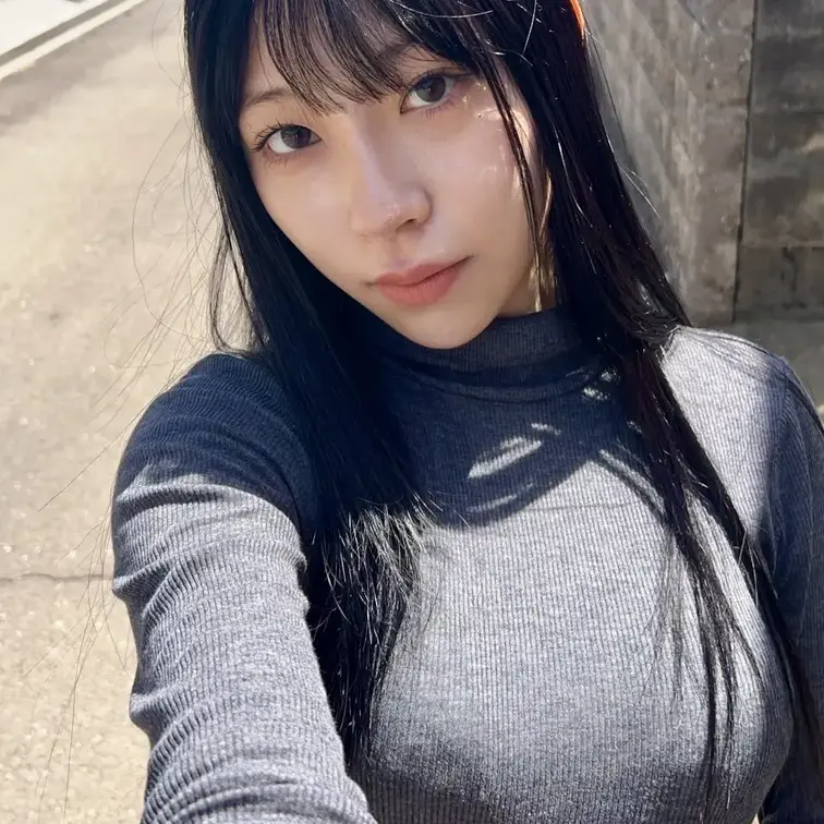 おじさんとイチャラブセッ◯スしてだいしゅきホールドで中出ししてもらいました🥹 おじさんのせーしが私の中でどぴゅどぴゅ出て