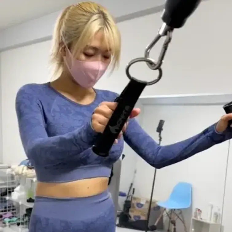 【正面均衡】175cm女神のケーブル美背中トレ。突き出すHカップと50秒の緊迫💋