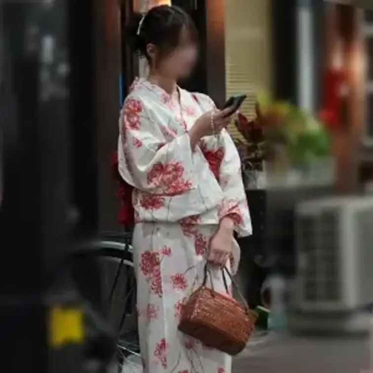 浴衣姿で外でもチ○ポしゃぶってくれちゃう最高級の美少女セフレ、、、

【本編顔出し4月5日17:00公開】

浴