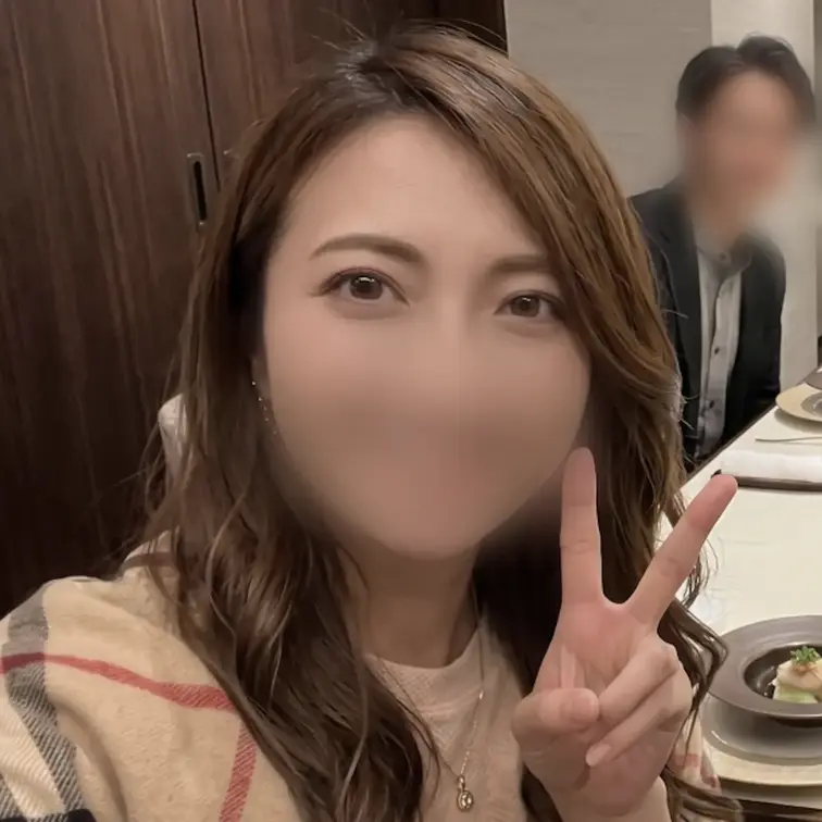 ア◯ホテルに呼び込んで入口で即ハメSEX。会社の飲み会帰りのベロベロ人妻さん。部屋に入った瞬間倒れちゃったので、ベッドに