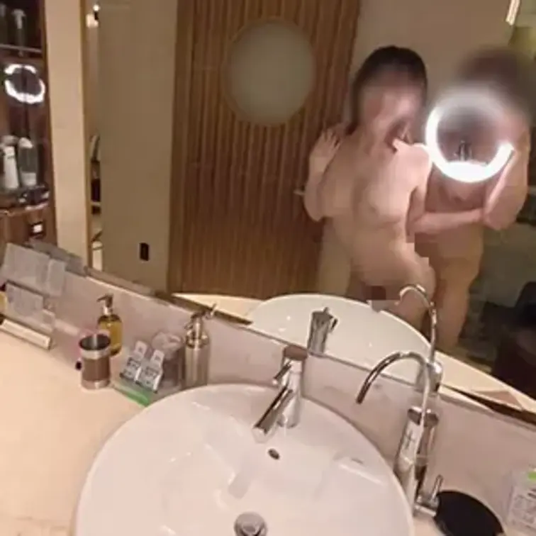 ドM女子大生は鏡に映る自分のエロ顔で盛り上がっちゃって敏感すぎて止まりません、、、

【本編顔出し公開中】

裏