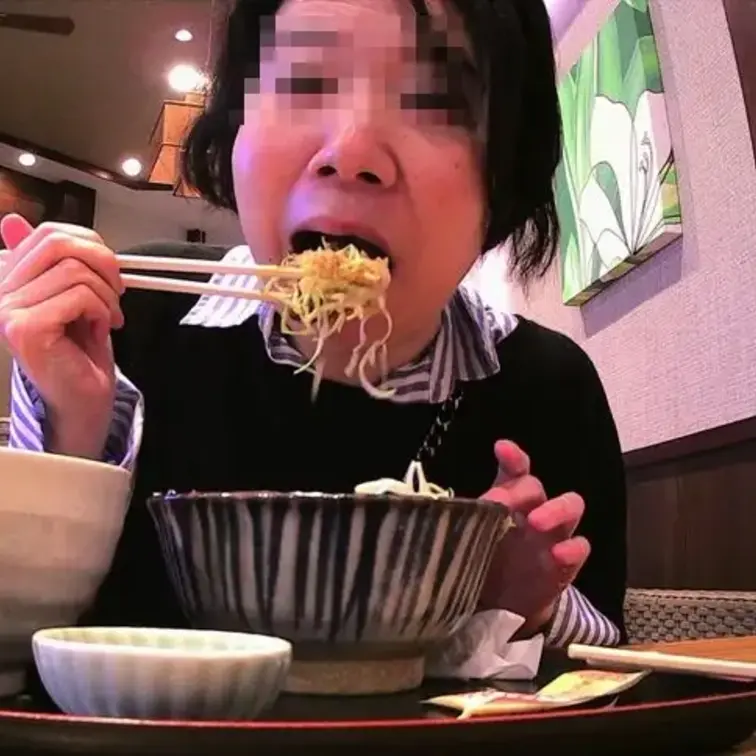 年上先輩おねえさん
デート中の一コマ。