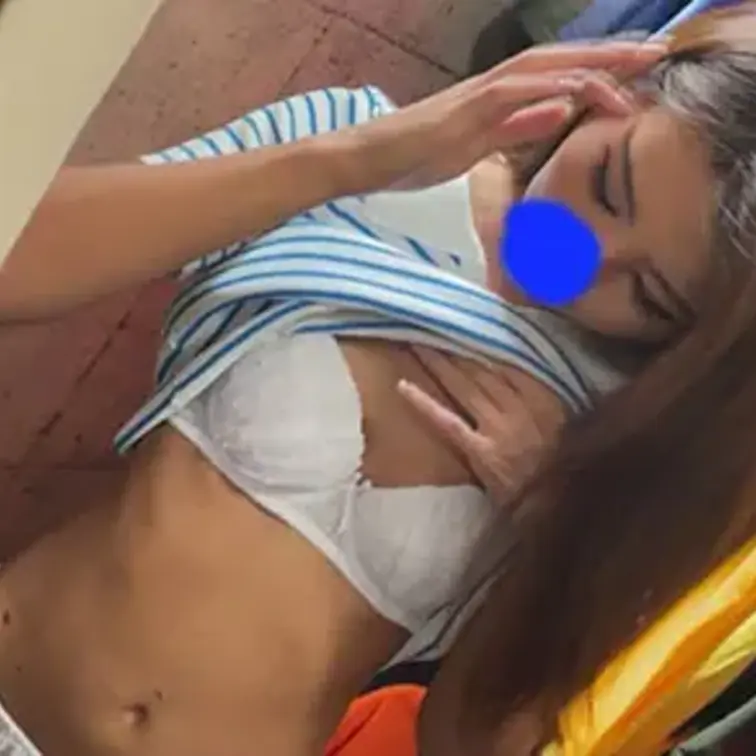 推しの古着屋店員さんが自分だけにこっそり乳首を見せてくれる

近所にある古着屋の店員さんが以前から気になっていたので