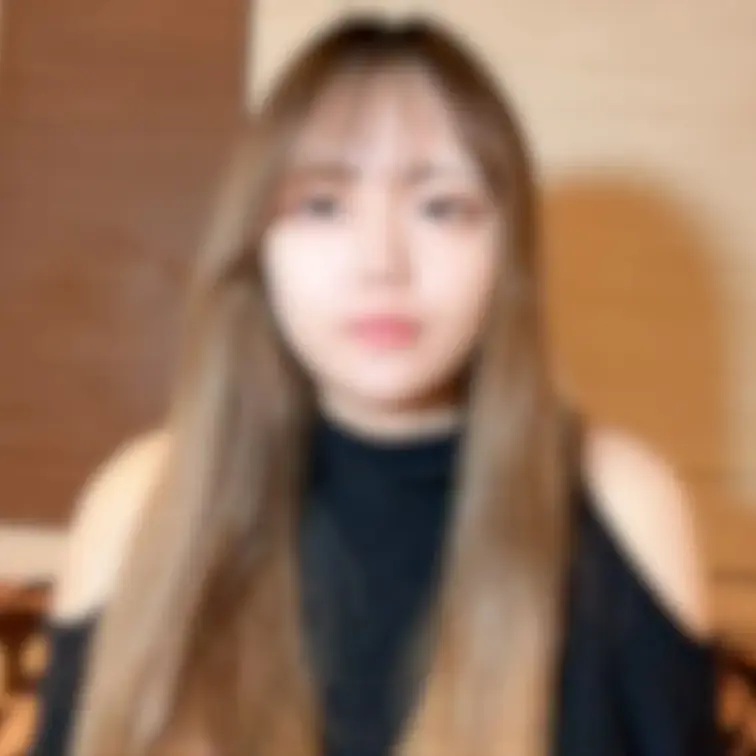 【個撮】色気ある服装からエロさ溢れ出る派手系むちむちギャル２　美味しそうに舌先でち●ぽをレロ舐め、イクイク叫びながら何度