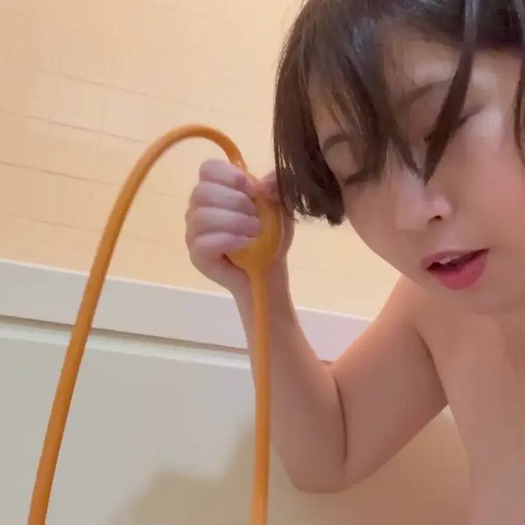 エネマポンプで浣腸します。
出すところも少しお見せできたら…と思います。