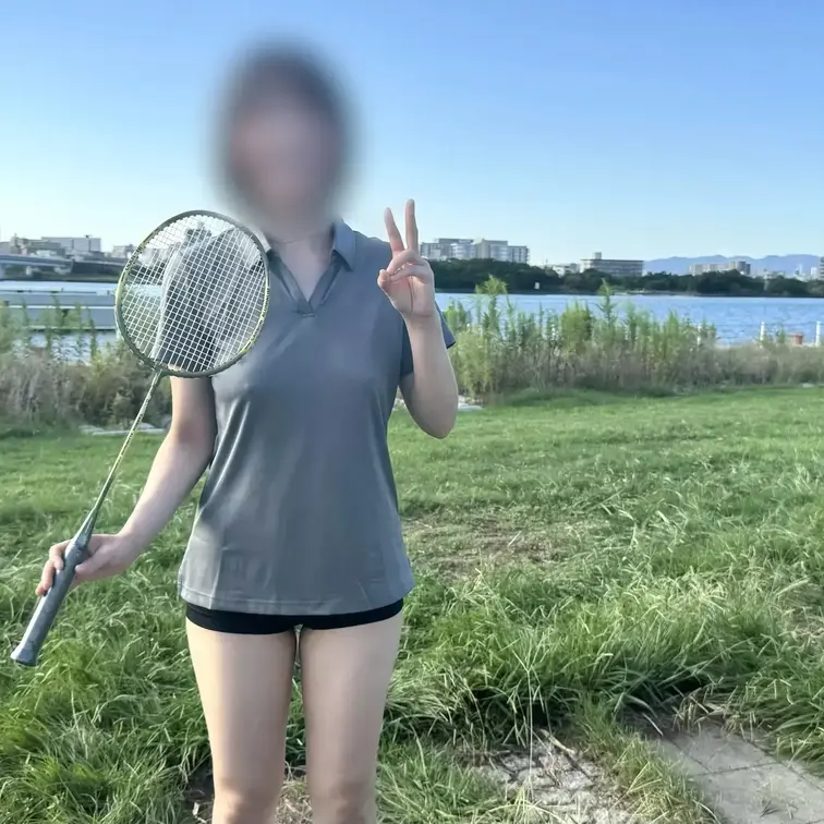 
少し涼しくなったいい天気の日に18歳の女の子とバドミントンして楽しんできました

その後はもちろんばちぼこ中出し