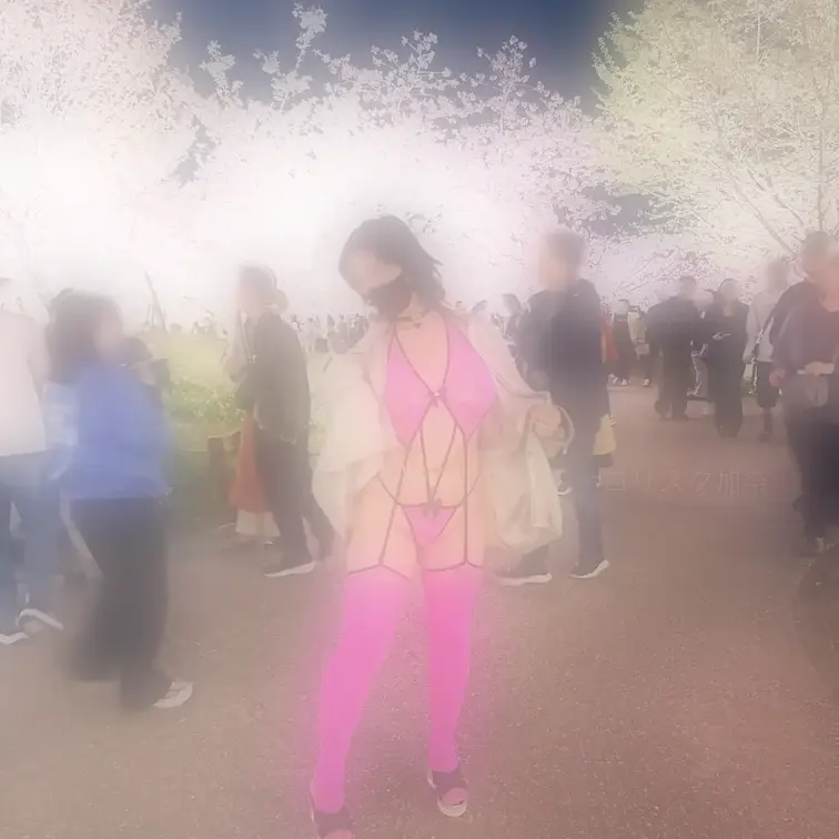 夜桜🌸

やっぱり人多かった

でも頑張った加奈

めっちゃ見られた😍