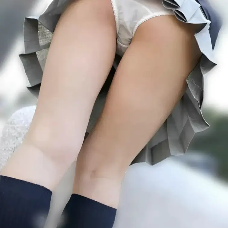 MyFansで購入者限定で
5/5(火)19時に恥ずかしいけど
制服姿で下着を食い込ませておなにーしちゃった動画を販