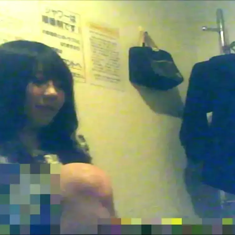 22分59秒
以前の動画に出演されていた、明るくて顔立ちが可愛らしい女性になります。
今回も笑いながら「Mなのー？」といった感じで遊んでいただきました…。
プレイ内容としては、乳首触り、言葉でねっとり、足触り、手コキ、手コキ射精、となります。
明るくて、可愛い女子大生に遊ばれたい、という方におすすめの作品となります。

【タグ】 手コキ 美女 美脚 素人 М男 S女 SM femdom cfnm handjob