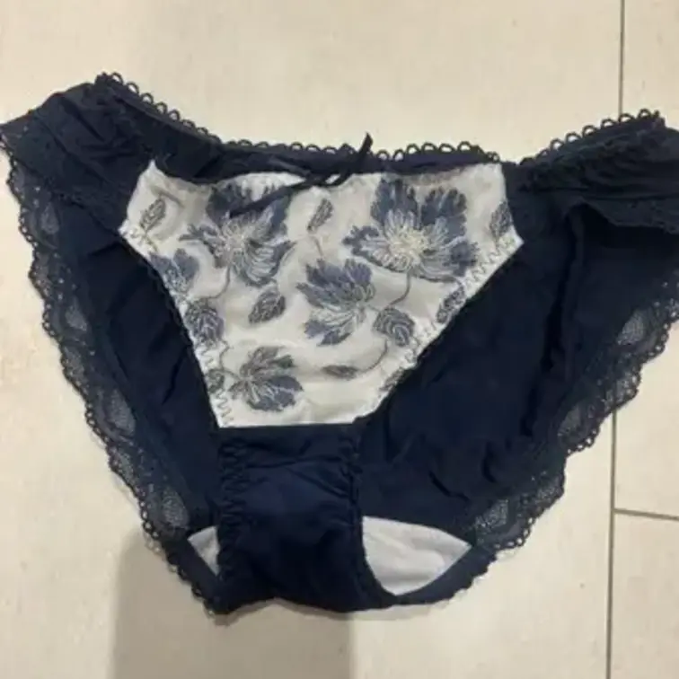 今日のるるの脱ぎたてパンツ🥰