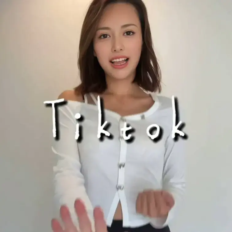 今流行りの音源でTiktok🎶
最上位プラン限定で超え◯ちとっく…！？