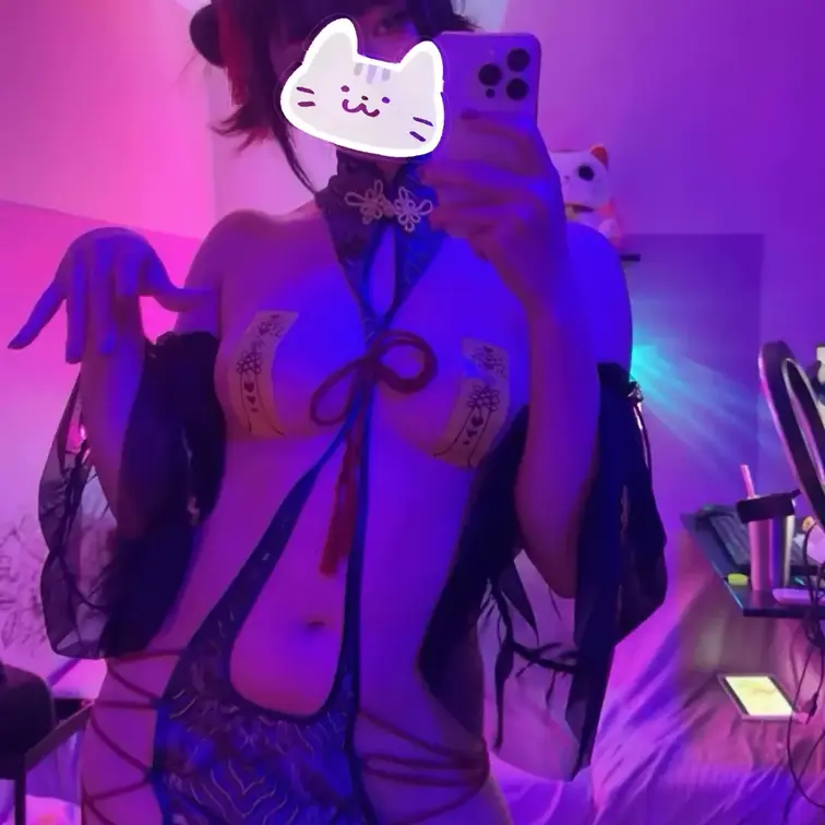 貴方の後ろに変態きょんしー👻👻
お札を取るとどうなるんだろう・・・・ﾆﾔﾆﾔ💜💜💜