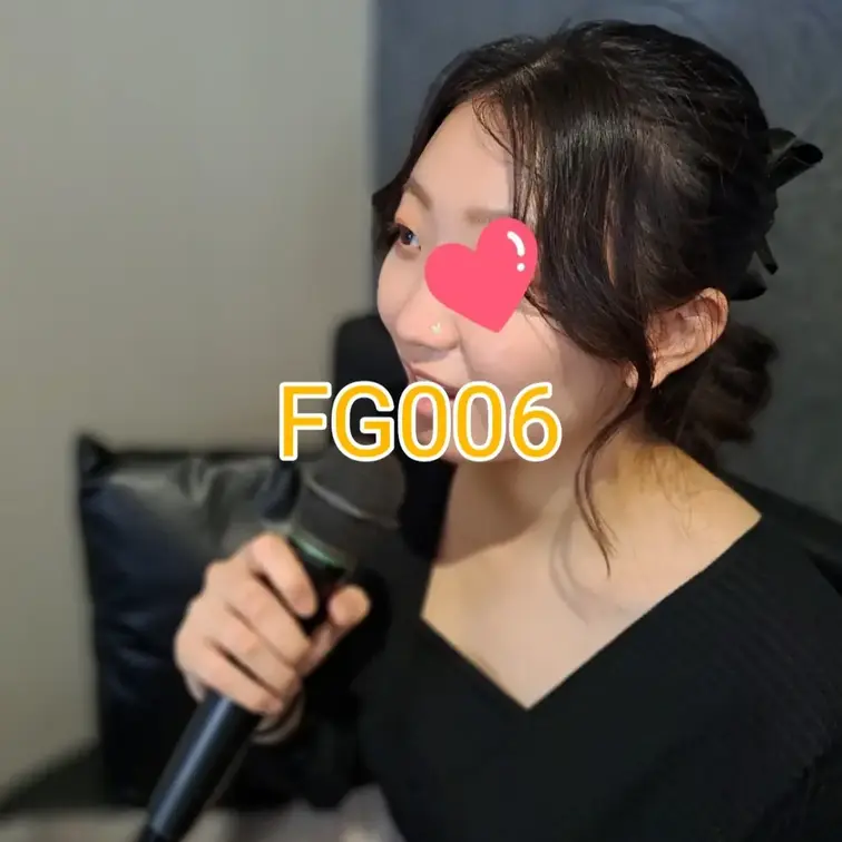 フェラ006元グラドル女子大生とカラオケに行った時に我慢出来なく抜いて貰いました笑。最後は当たり前の様にごっくんもさせちゃいました💦
最後までご覧頂くとおまけ映像ご覧なれます！ (1/2)