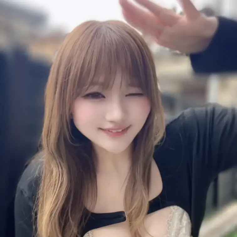 はじめに右側の「いいね♡＆保存♡」を押して応援してから見てもらえると嬉しいです🐰💜

ベランダで撮ってみた💜
こう