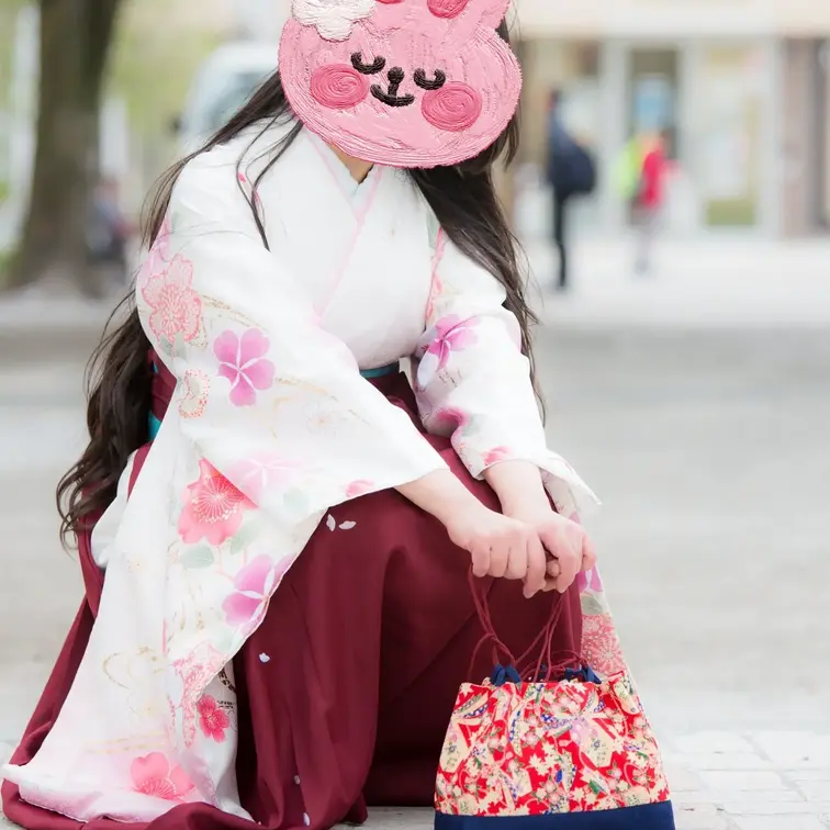 卒業式女子の素敵な袴の中身です
※3枚目♥

エロくは無いですが、
普通は絶対に見れないシチュエーションw
