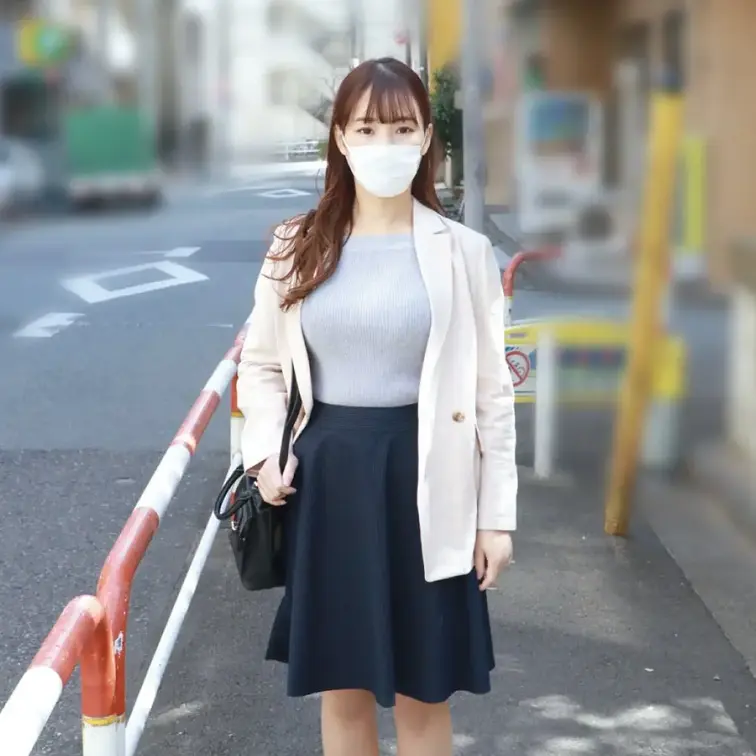 ちんぽじさん提供

＜奥様情報＞
年齢：31歳
趣味：切手集め
職業：郵便局員