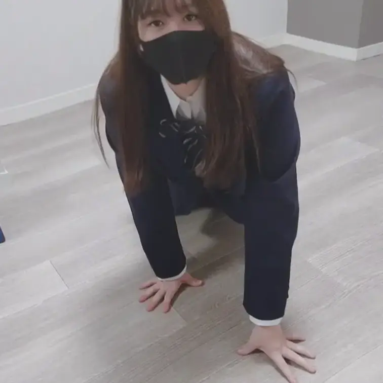 彼氏募集中です！飼われる練習してみました。。
妄想で濡れやすいので、、
四つん這い色白デカケツから染み濡れたくさん見