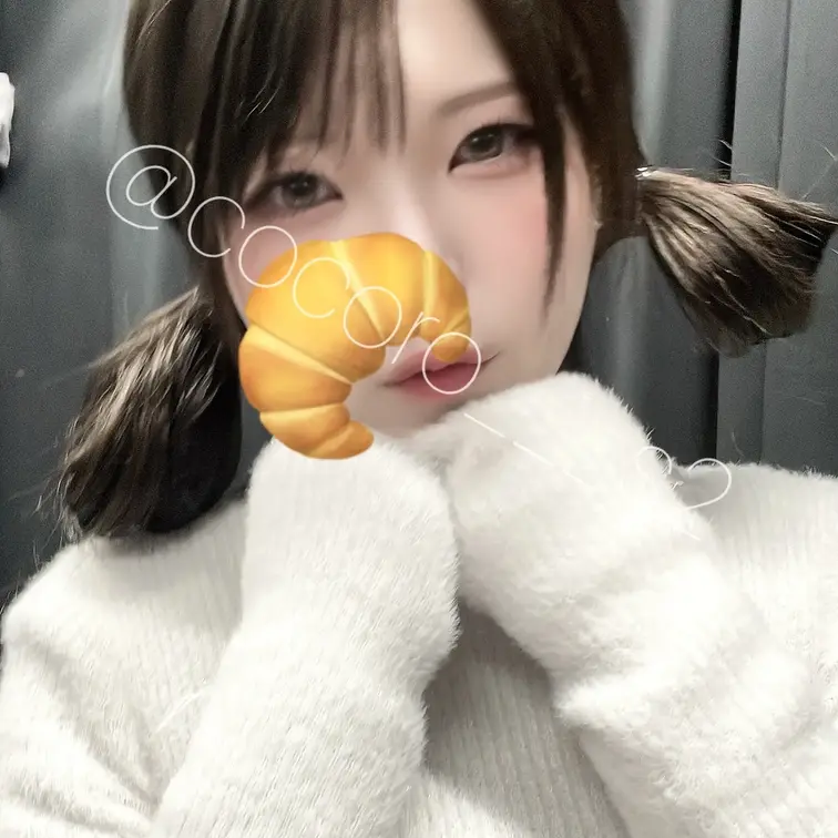 雨で眠かったけど
今日のノルマやりきって帰宅できたよ✌️
お仕事中はいつも結んでる🎀
こころはとっても寒がりなので