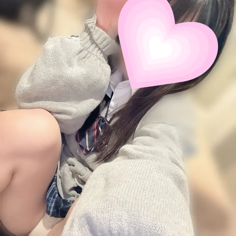 MyFansで購入者限定で
今日4/24(金)19時に恥ずかしいけど
下からアングルで立ちながらバイブでおなにー大量