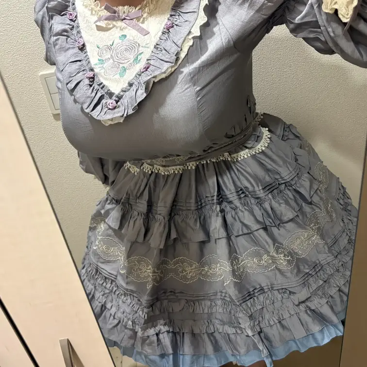 ぱじゃまで在宅ワークしがち〜♡
ふりふりしててかわいいし、こういう服着てえっちするのだいすき☁️
むらむらするな〜〜