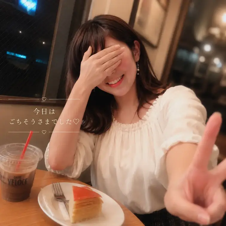 【顔出し】人生初めてのハメ撮りで大量潮吹きびしょ濡れおま〇こ濃厚セックス！
今回の子は人生初めてのハメ撮り！！！
めちゃくちゃ恥ずかしがりますが、めちゃくちゃ感じでびしょ濡れ濡れの子です！
パンツにべっとりまん汁がつくほど敏感な子です！！
かなりエロイ子なので是非ご視聴お願いします！


程よいボディと胸の大きさ！見てください！パンツ越しから徐々に濡れるおパンツを！！
パンツの裏はこんなに本気汁でびっしょ濡れ！泡もついてます！パイパンからこぼれ出すまん汁がとてつもなくエロイです！
激しい手マンでびしょ濡れのまん汁とともに弾けだす潮！！！
フェラ顔がたまりません！エロすぎる！超見どころです！！！
挿入時の感じ方が最高にエロイです！バックが好きみたいでめちゃくちゃ感じてます！！！
いろんな体制でピストン！！！経験人数が少ないのかこの子の締まり具合も最高でした！
最後は外と中に両方射精！！！最高に気持ちよかったです！

ありがとうございます！！
気に入ってくれたらうれしいです！
コメントにリクエストも受け付けています！
これからも更新していくのでフォローといいねよろしくお願いします！


綾波MYFANSデビュー記念ちょっとしたプレゼント企画！
いち早くプランに加入してくれた方は先着順で 割引で視聴できるプレゼントをやってます！
この機会にぜひ！
