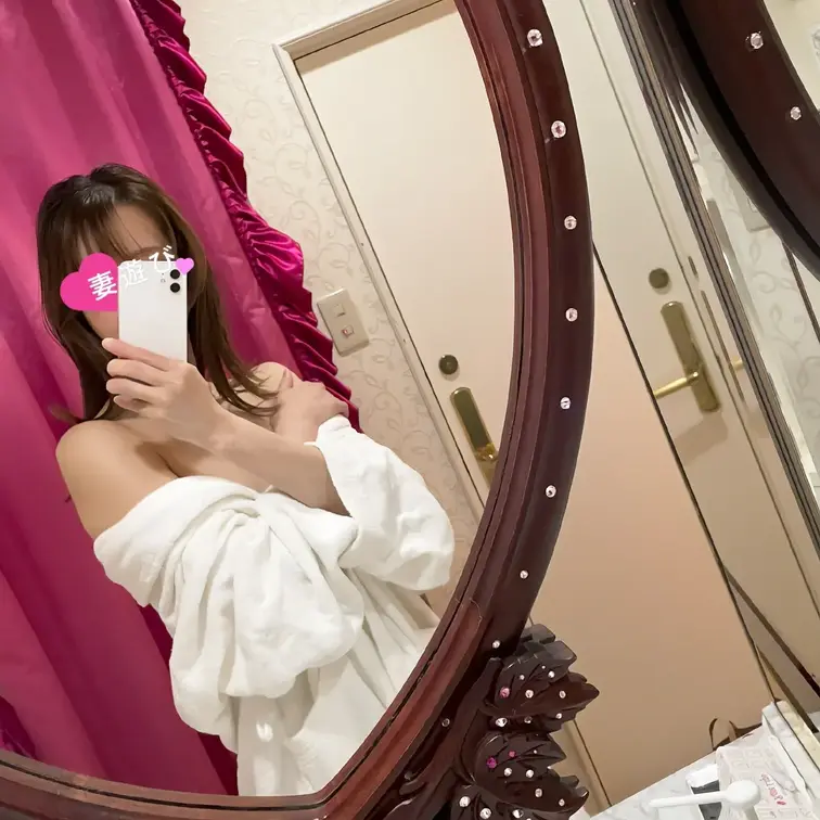 妻ユウは夫不在の貸し出し先の男とセックスする前や、職場の不倫相手とセックスする前に必ず自撮り写真を送ってきます💕


