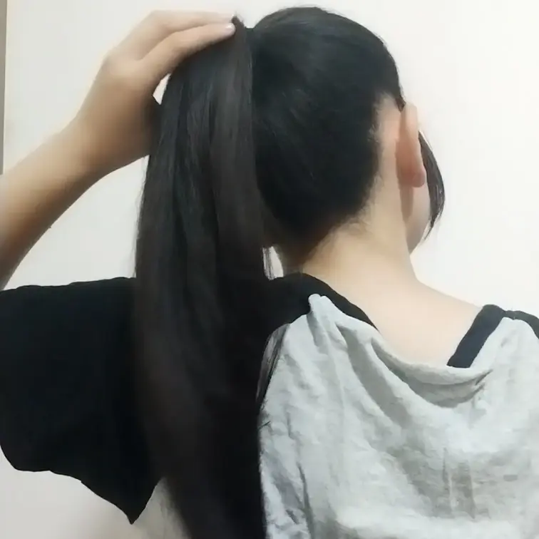 腰までの毛量たっぷりロングヘア🤍✨
下記の順番で髪遊びです🌸
ポニテ→三つ編み→お団子→ほどく→サラサラ✨
