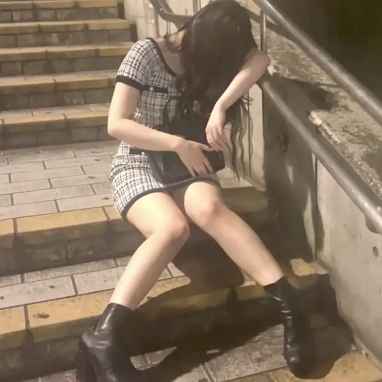 【絶句美女 愛人にしたい巨乳受付嬢 120%ヌケるパーフェクトボディ】

車を関内駅周辺へ走らせた。

私は心身